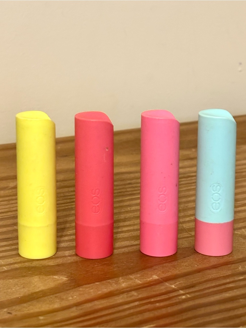 💥 NWOT eos Lip Balm: 4 Pack